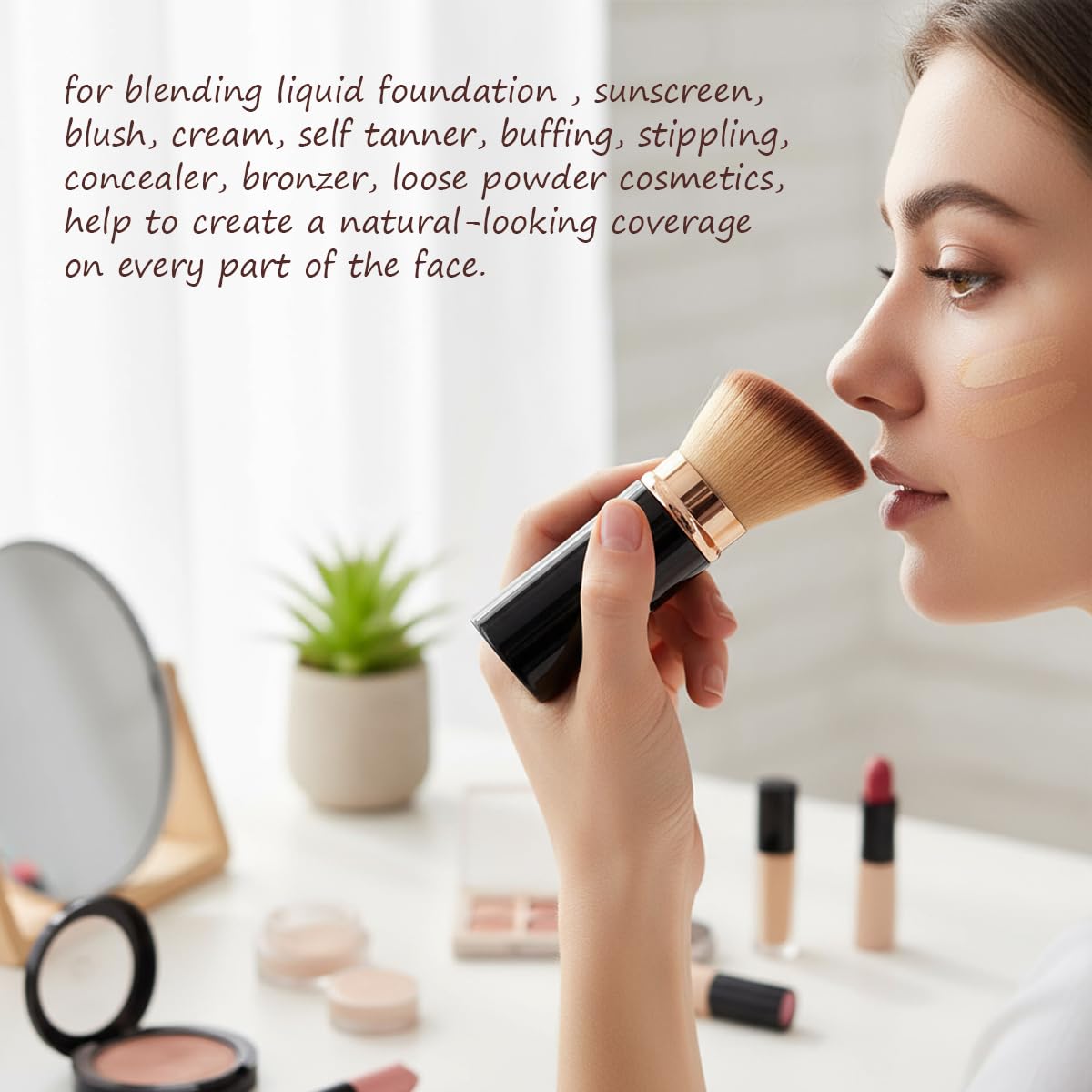 Zatahovací kabuki štětec na make-up pro rovnoměrnou aplikaci make-upu a přirozený vzhled pleti.